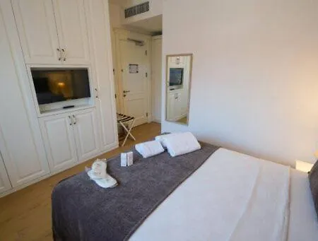 Eye Hotel